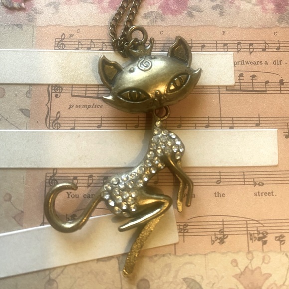 Jewelry - Brass color cat necklace with jeweled body
